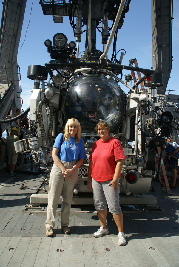 Chief Scientist Tammy Frank and Educator-at-Sea Angela Lewis pose in front of the Johnson Sea-Link II submersible before Angies first dive experience.