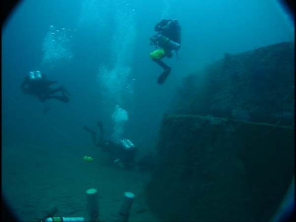 Divers over turret